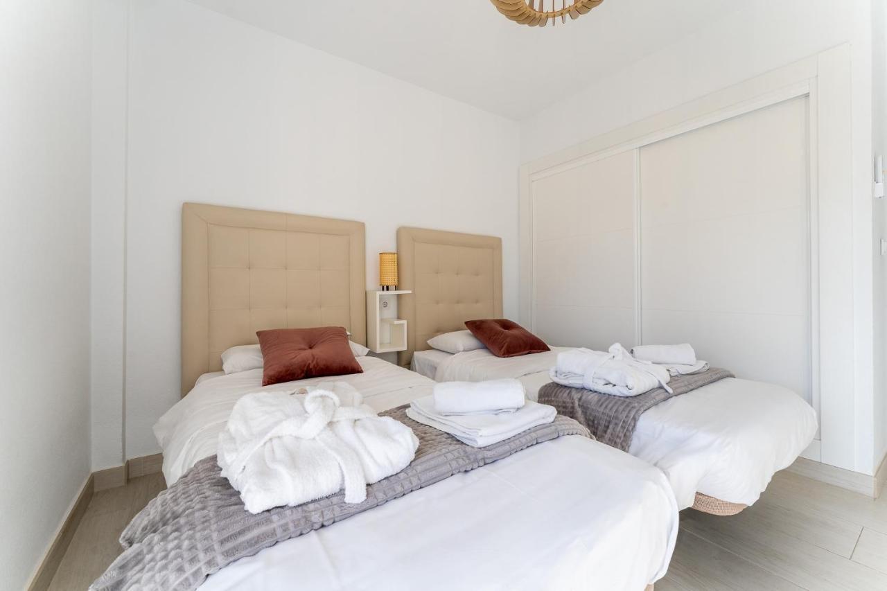 Sea View 2 Bedroom Apartment 2 Min Away From The Beach Torremolinos Exterior foto